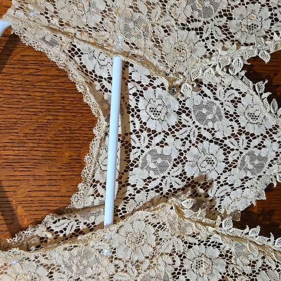 Beautiful Handmade Antique Irish Crocheted Lace Collar - Picture 6 of 10